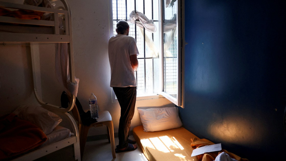 Extreme Heat Reveals Dangerous Overcrowding in Europe's Ageing Prison System