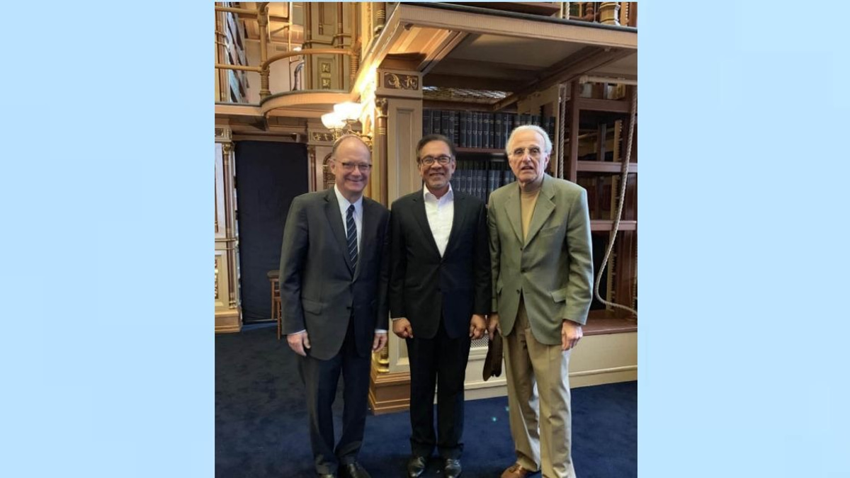 PM Anwar Pays Tribute to Renowned Islamic Scholar John Esposito