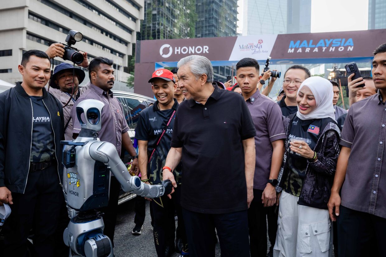 HONOR's humanoid robots make Southeast Asian debut at Malaysia Marathon 2026