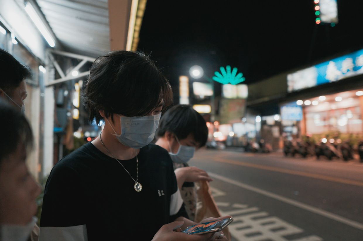 Taiwan Stages First Mobile Internet Blackout Drill as Military Threats Intensify
