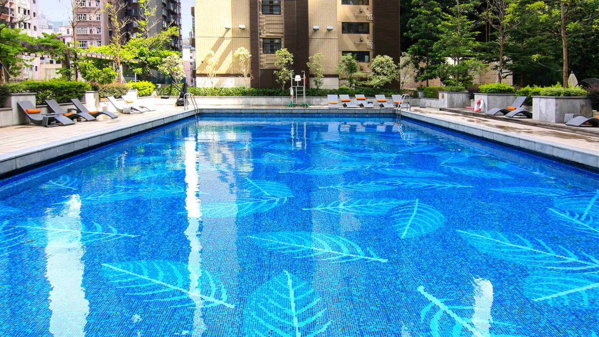 Hong Kong pool shuts after discovering lifeguard used fake credentials