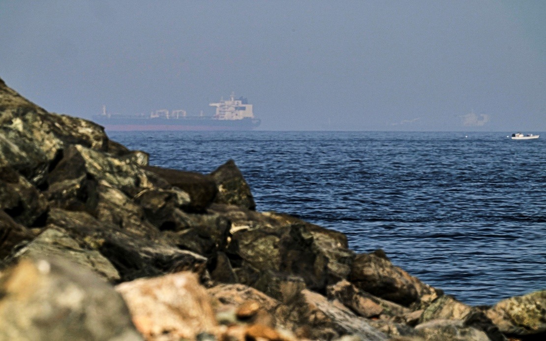 Iran and Oman Establish Temporary Shipping Corridor Through Strait of Hormuz