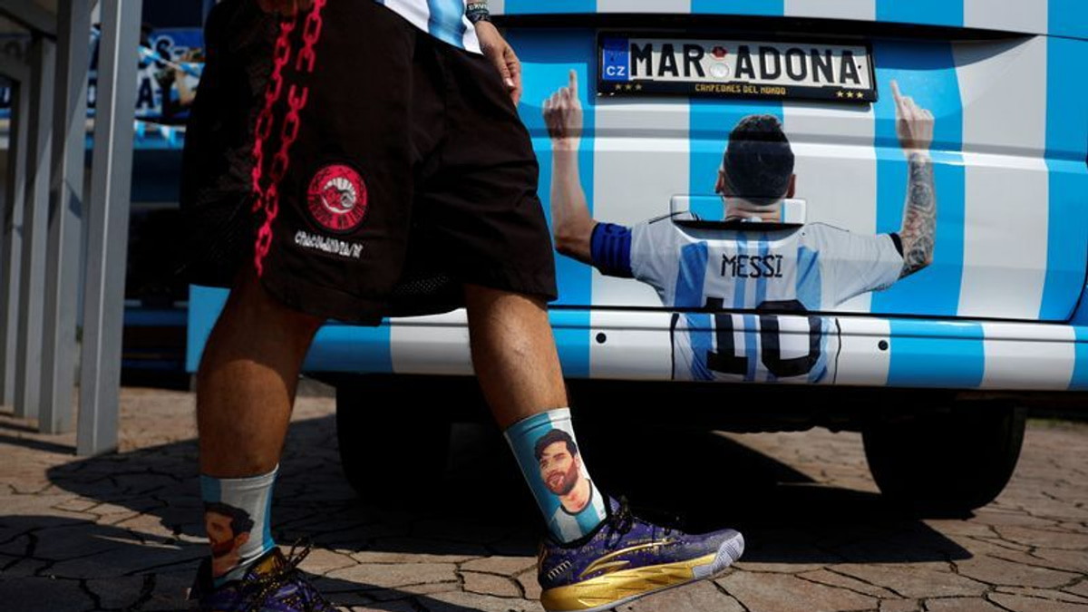 Czech Fan's Unwavering Faith in Argentina: From Maradona Statues to Messi Murals