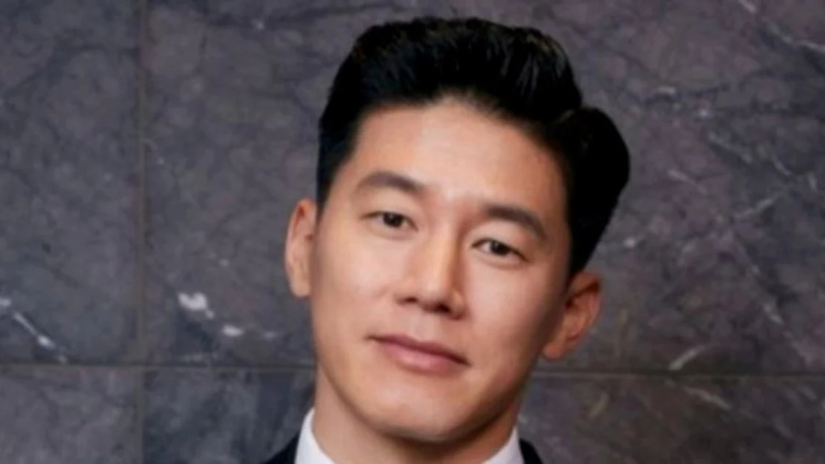 From Rags to Riches: Kim Mu Yeol's Shocking Survival on RM500 a Year Before Stardom