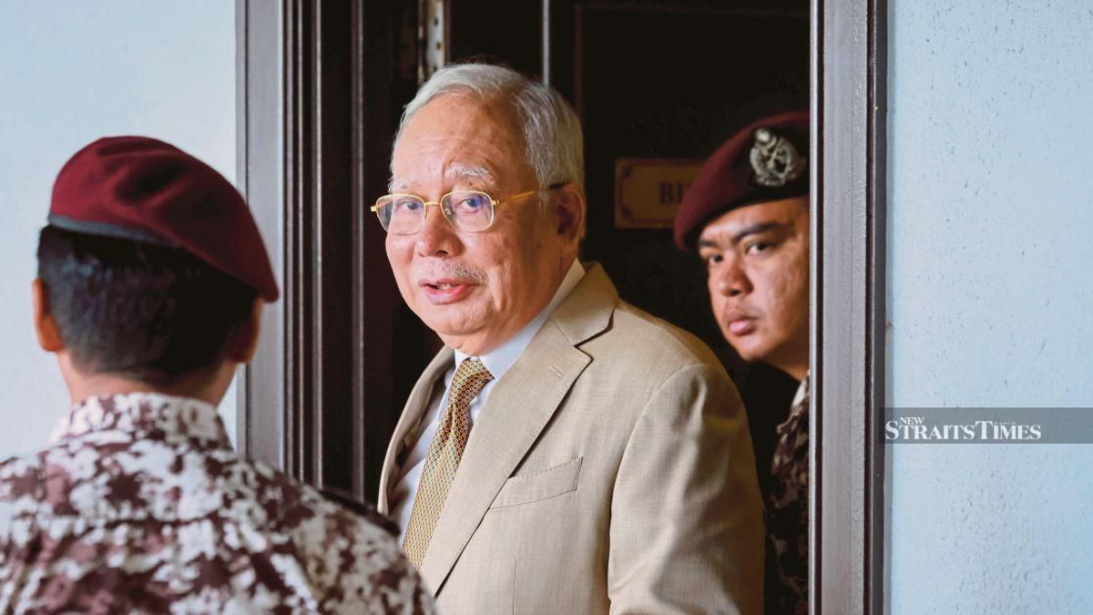 Malaysian Bar seeks to challenge Najib's reduced sentence in key court week