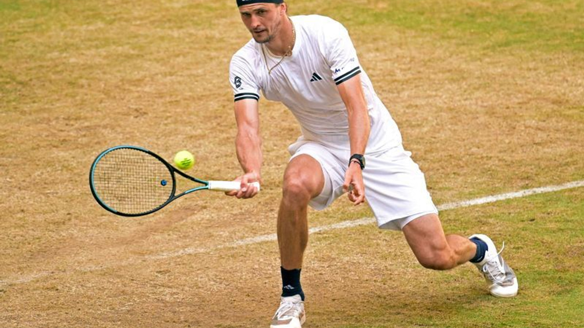 Zverev blames faulty glucose sensor for Halle defeat to Fritz