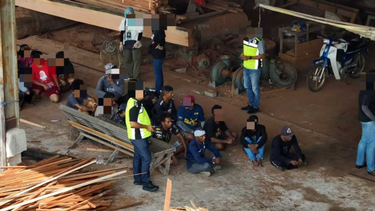 Immigration raid in Selangor nets 62 foreigners for pass violations