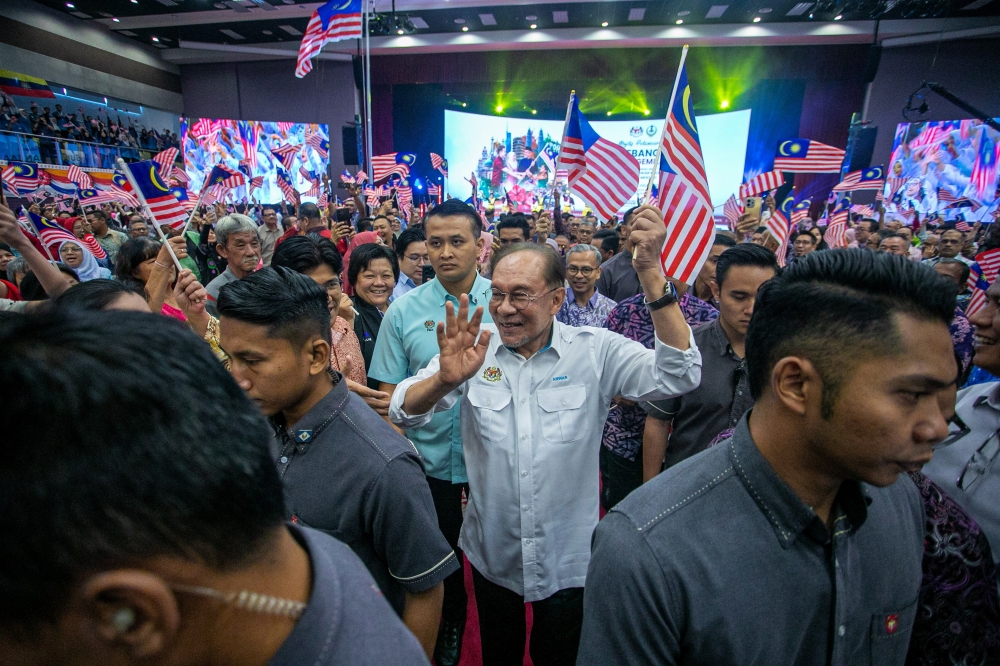 Anwar Warns Cabinet and Government Officials to Campaign Responsibly Without Overstepping Boundaries