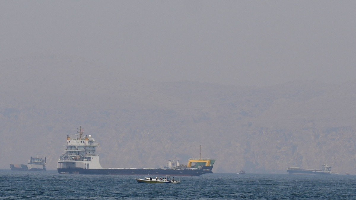 Trump Vows No Strait of Hormuz Tolls for 60 Days, Threatens US Fees After Ceasefire