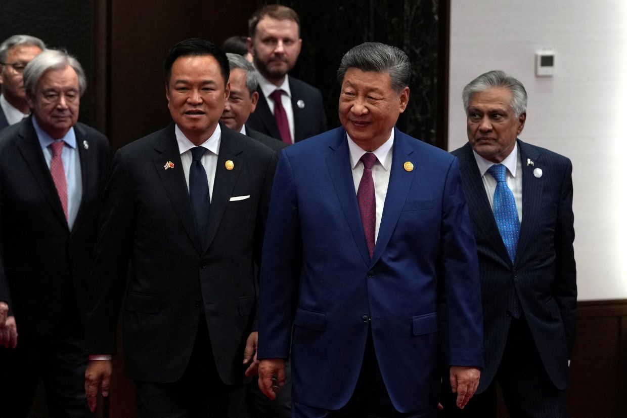 Thai PM's Musical Diplomacy: Anutin Serenades China's Premier During Beijing Visit