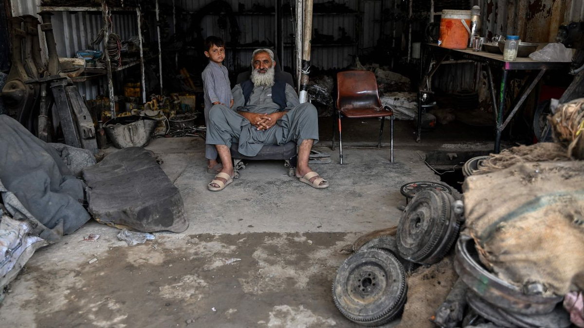 Afghanistan's Car Trade Crumbles as Border Conflicts and Middle East Shipping Crisis Choke Supply Lines