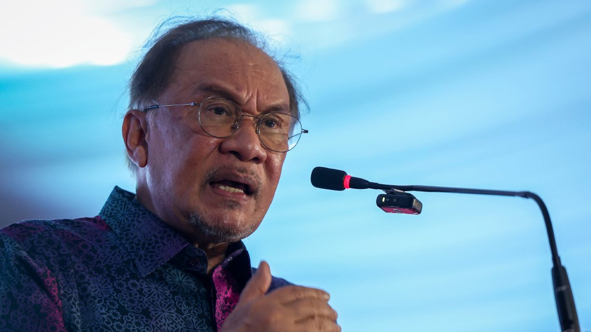 Malaysia will not permit Israeli trade to transit through its ports, Anwar declares