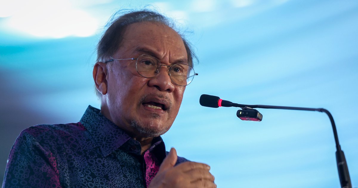 Malaysia will not permit Israeli trade to transit through its ports, Anwar declares