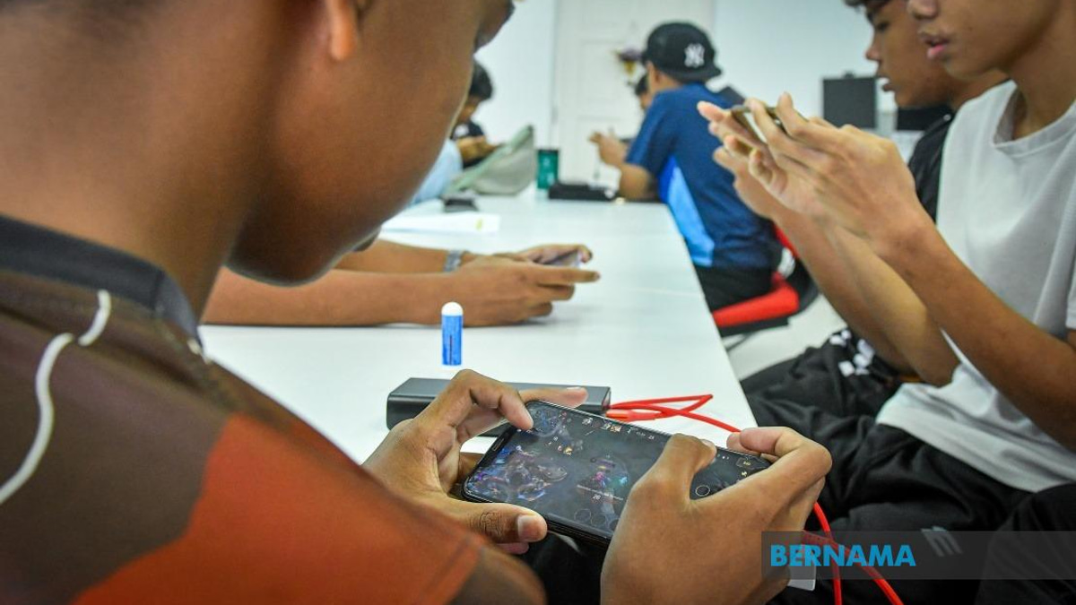 Malaysia Intensifies Safe Internet Push With Focus on Parental Monitoring and Under-16 Social Media Ban