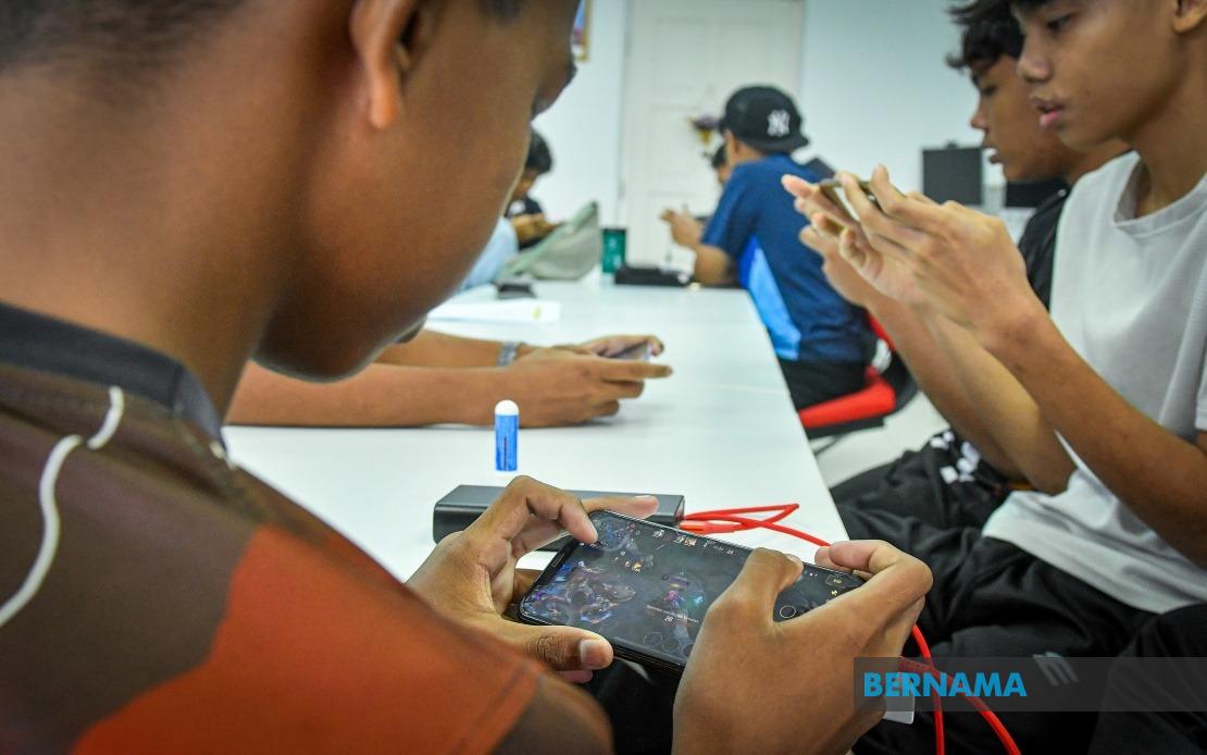 Malaysia Intensifies Safe Internet Push With Focus on Parental Monitoring and Under-16 Social Media Ban