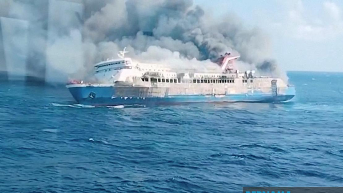 Five Dead, 41 Missing After Ferry Fire Off Madura in Indonesia