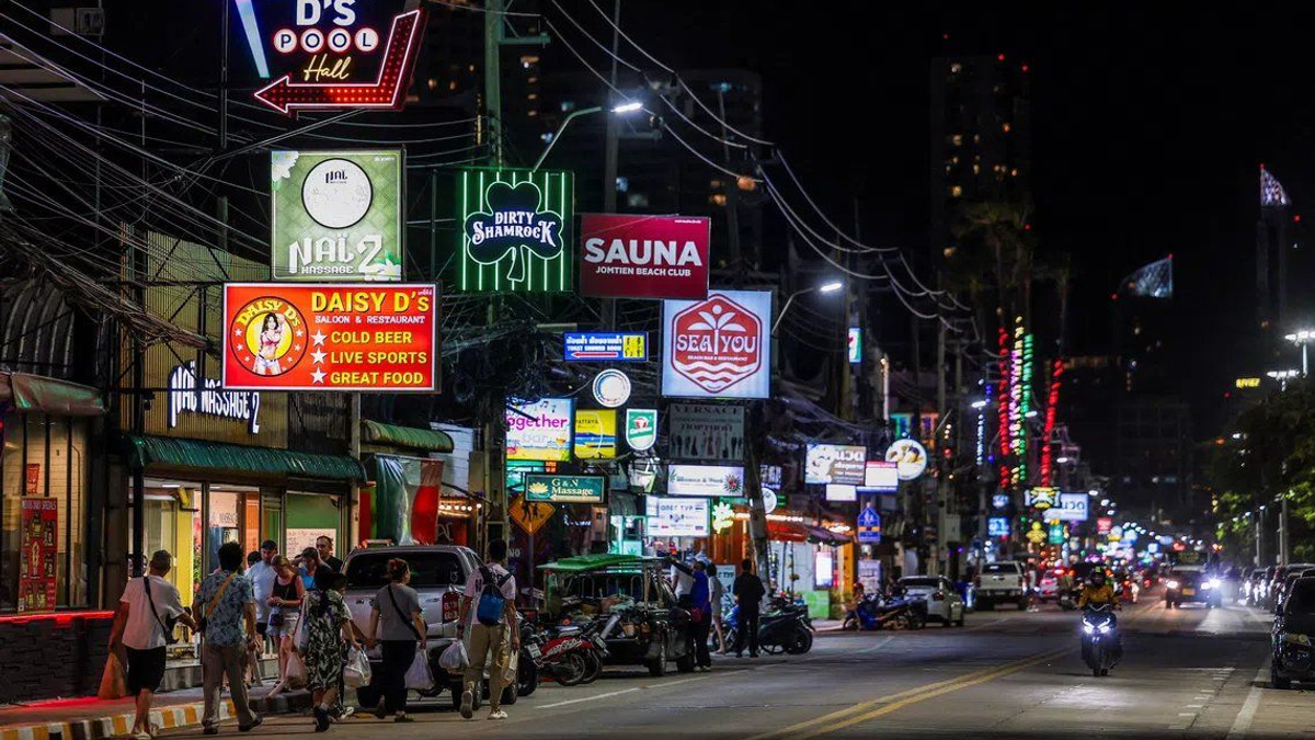 US Aircraft Carrier Visit to Thailand Brings Economic Hope and Ethical Concerns