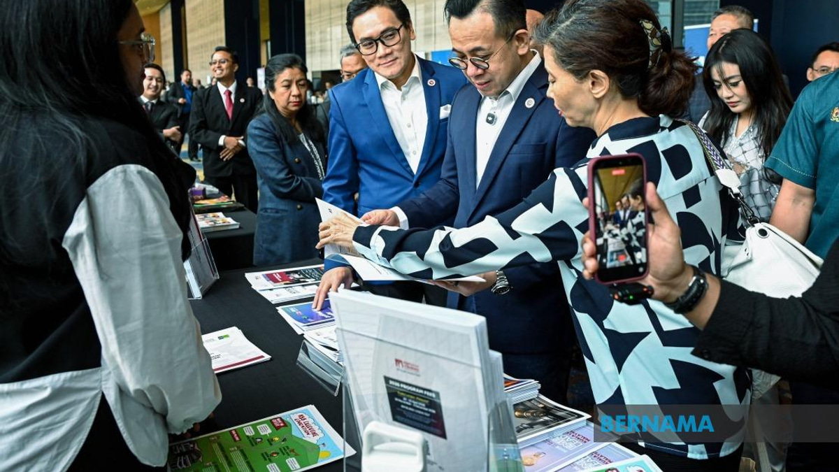 Malaysia Must Shift From Making Products for Others to Creating Its Own Brands, Says Entrepreneur Minister