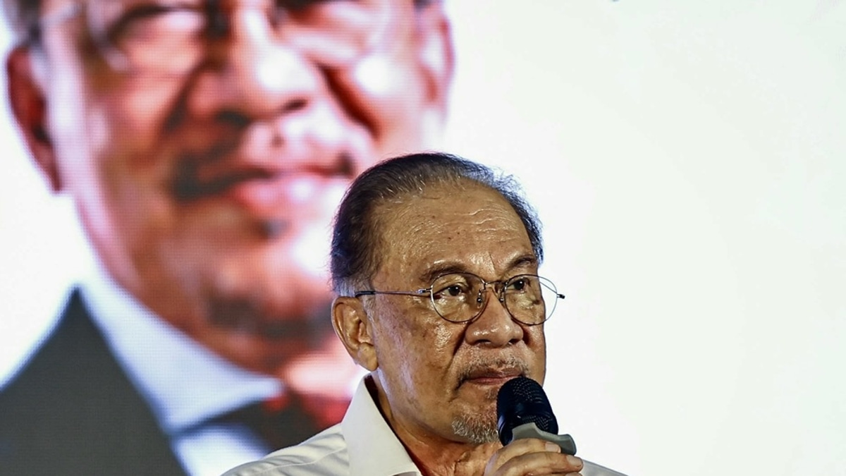 Anwar awaits full details on Melaka DAP crisis as Pakatan leadership prepares response