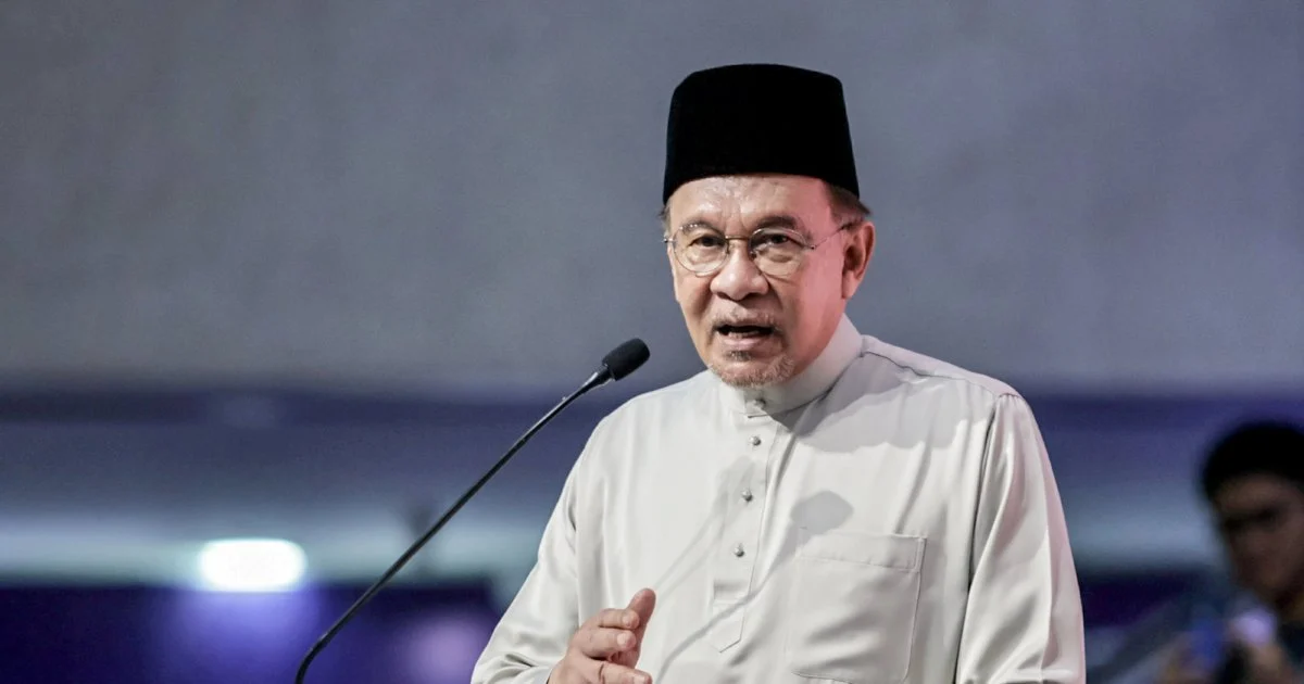 Tunku Mahkota of Johor Receives Prime Minister in Cordial Audience