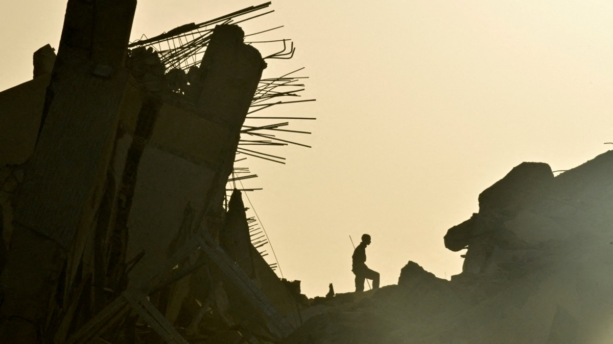 Venezuela's Twin Earthquakes Leave 1,450 Dead as Rescue Window Closes