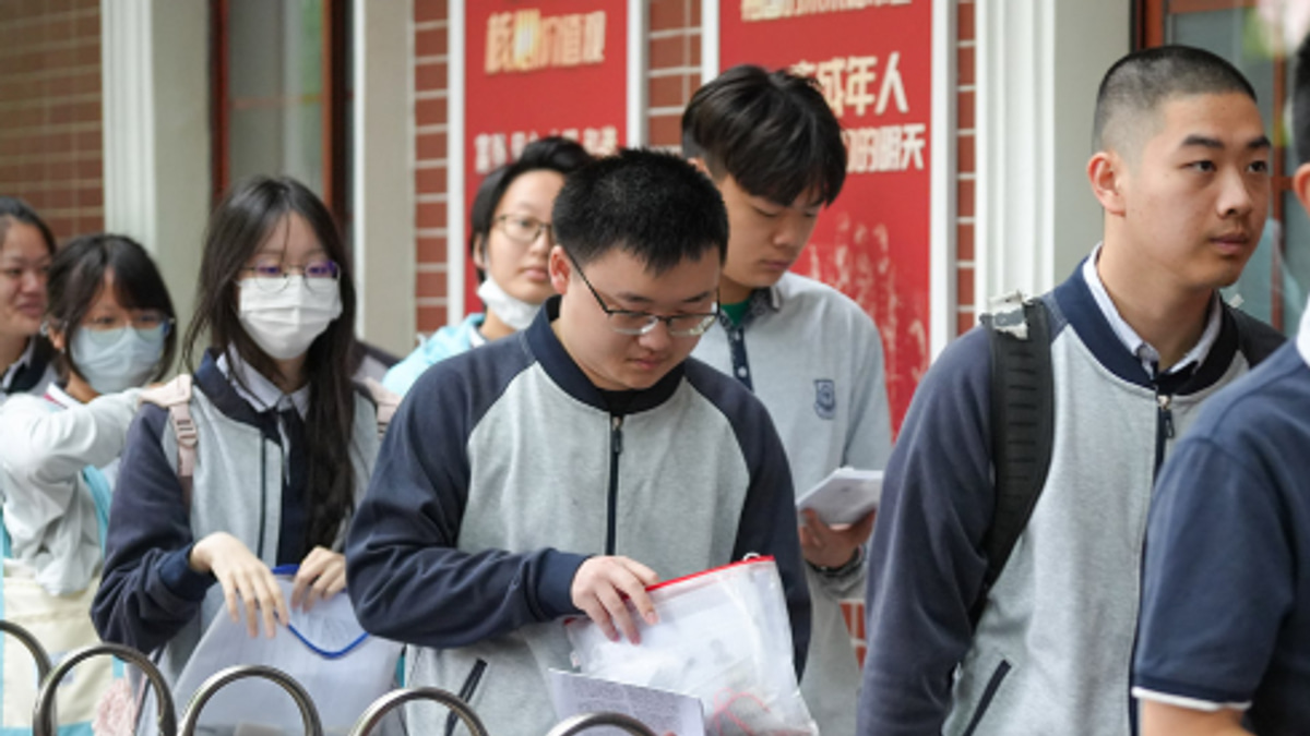 Chinese Universities Escalate Battle Against High-Tech Exam Cheating With Device Bans