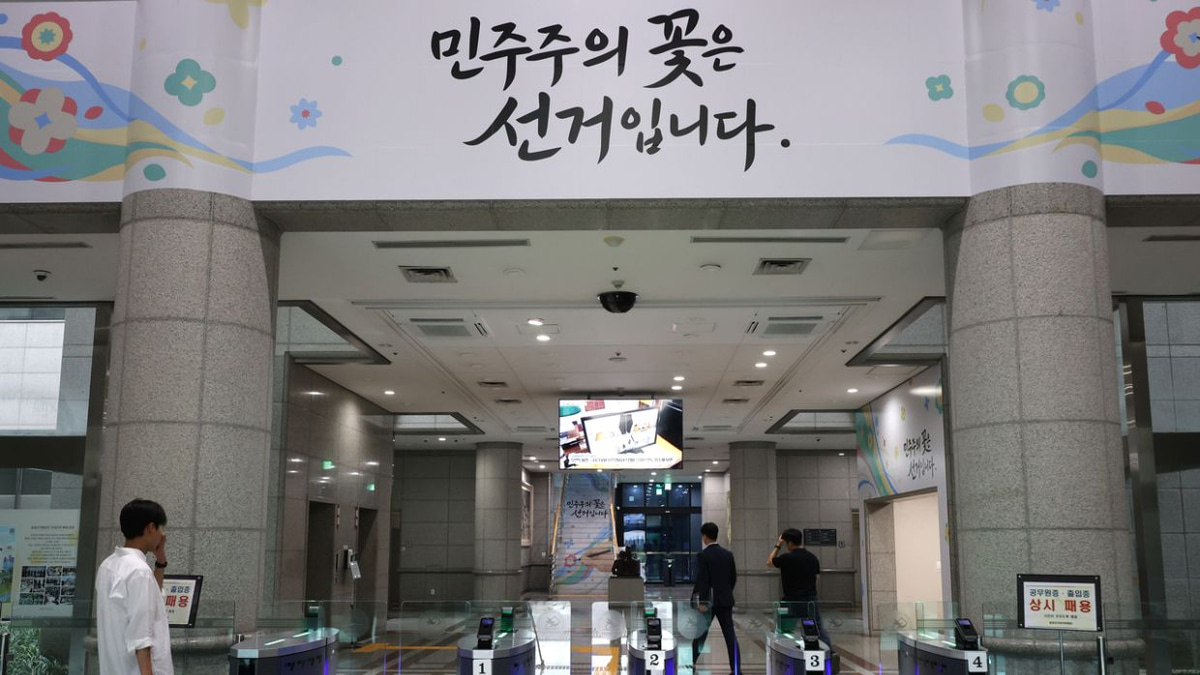 South Korean Investigators Raid Election Commission Over Data Manipulation Scandal