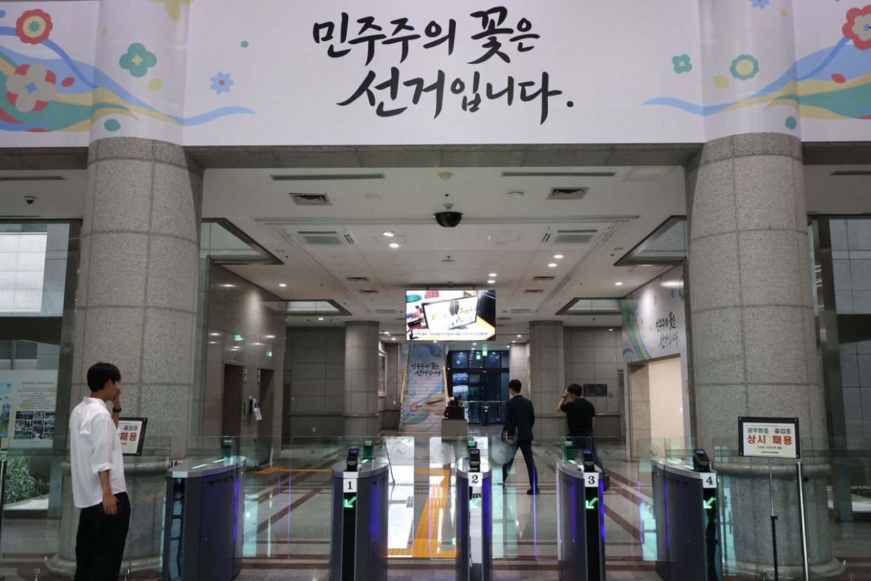 South Korean Investigators Raid Election Commission Over Data Manipulation Scandal