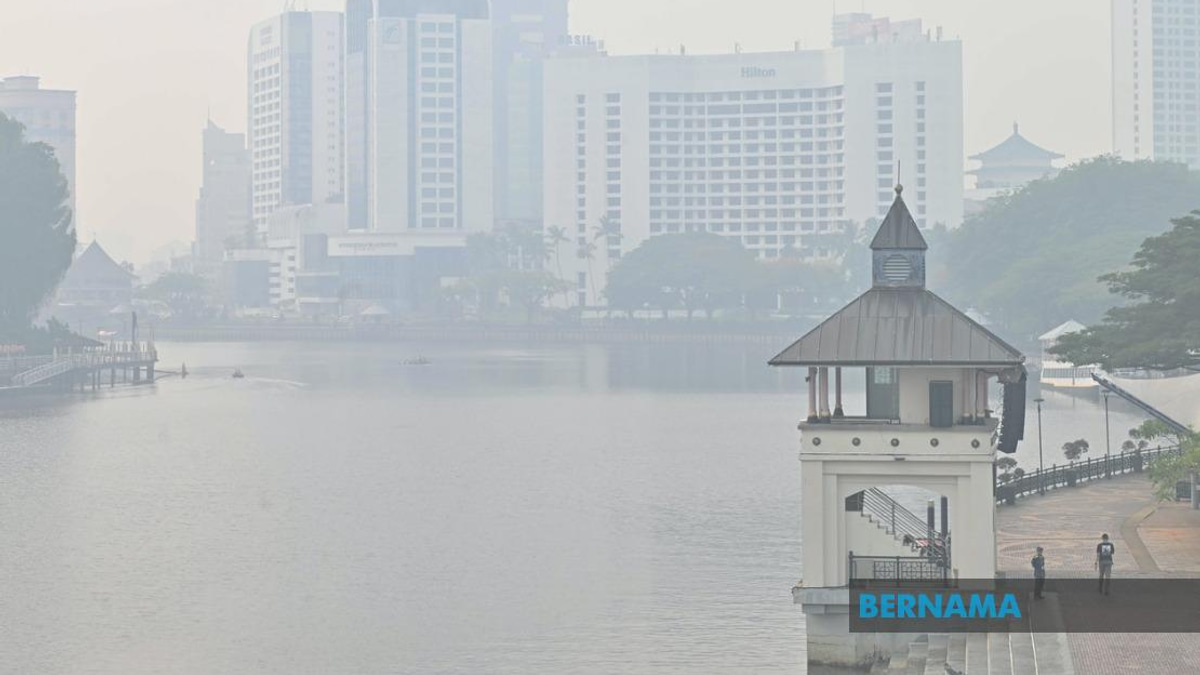 ASEAN Must Strengthen Haze Pact With Enforceable Action, Says Lee Lam Thye