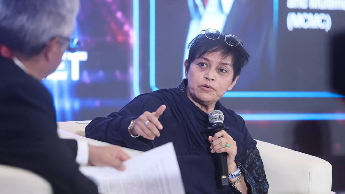Malaysia Must Level Digital Playing Field During Elections, Says Azalina