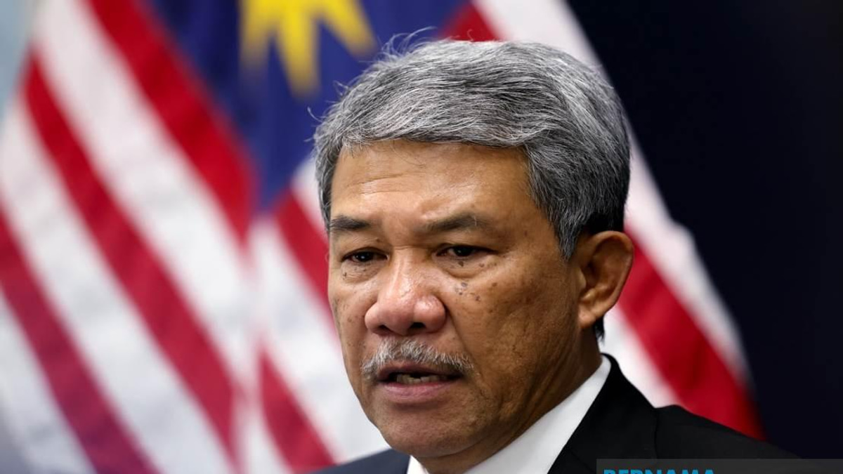 FM Mohamad Arrives in Manila for 59th ASEAN Foreign Ministers' Meeting