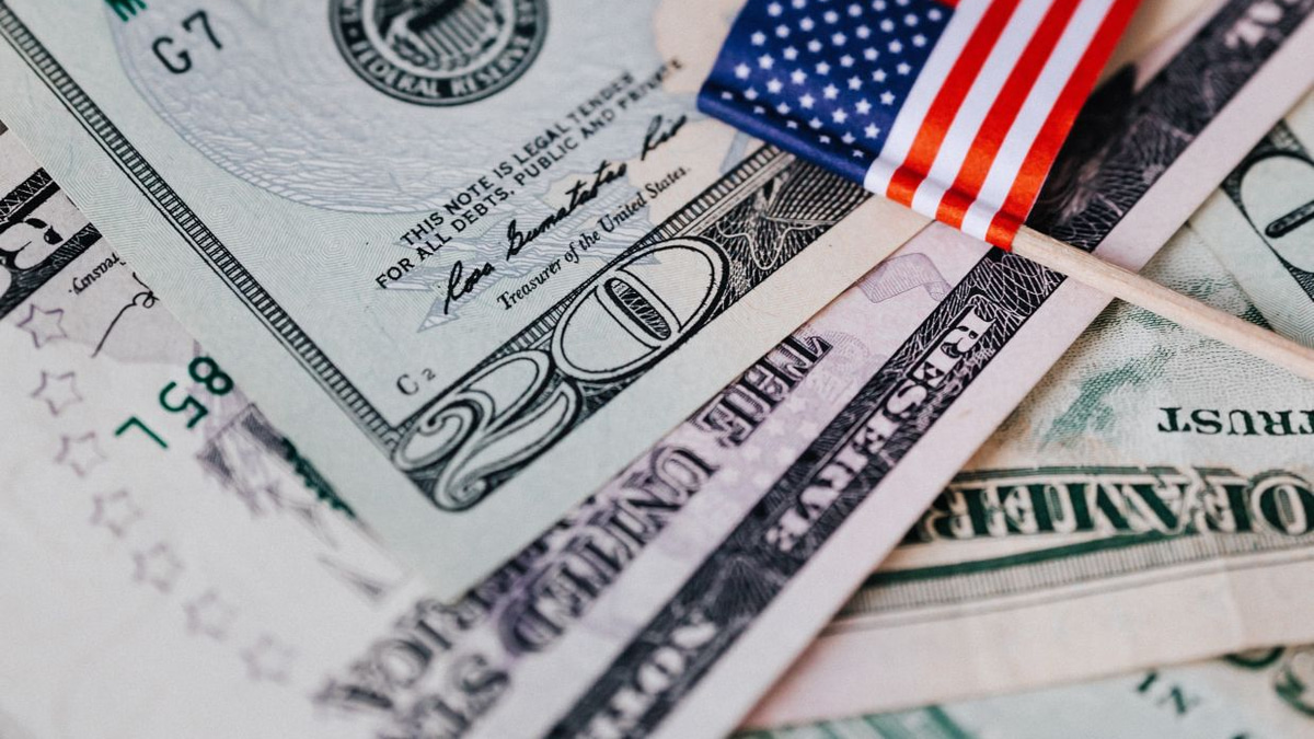 Weak US Jobs Data Triggers Dollar Retreat, Easing Pressure on Asian Currencies