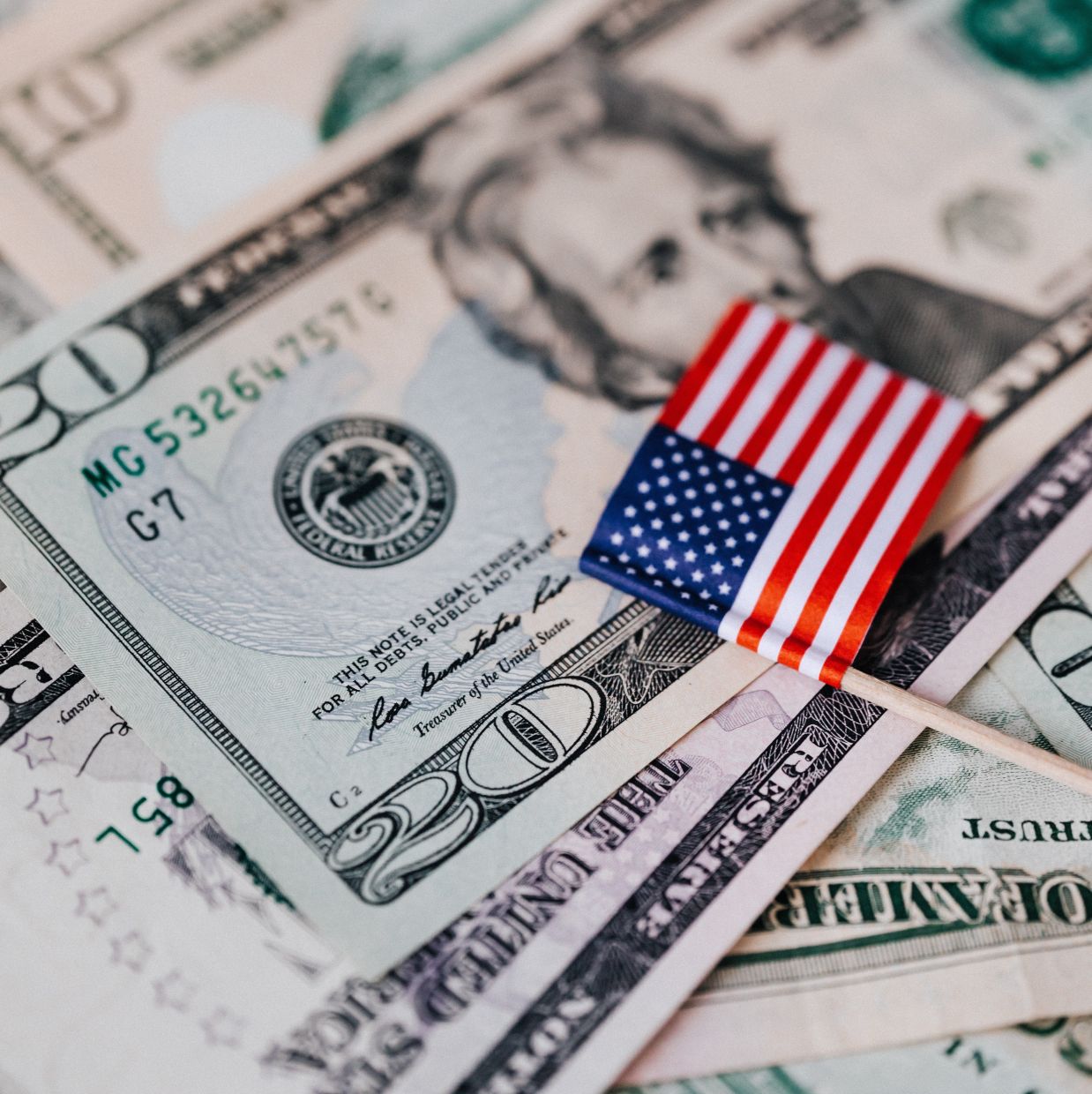 Weak US Jobs Data Triggers Dollar Retreat, Easing Pressure on Asian Currencies