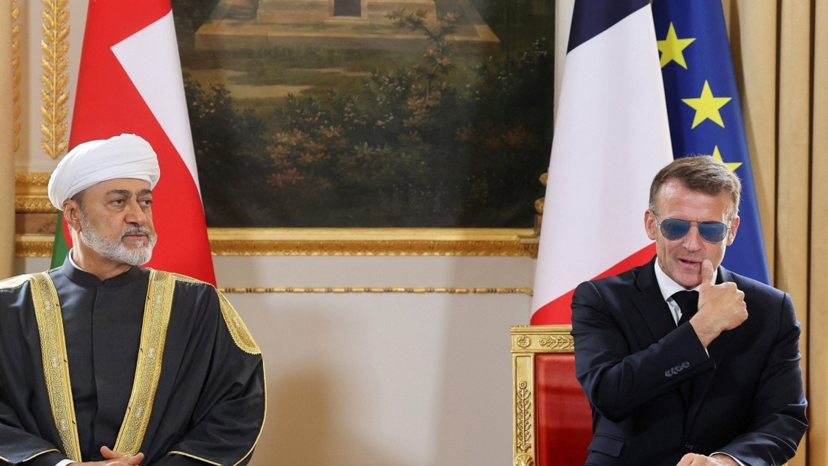 Macron's Aviators Make Another Appearance at Oman Summit