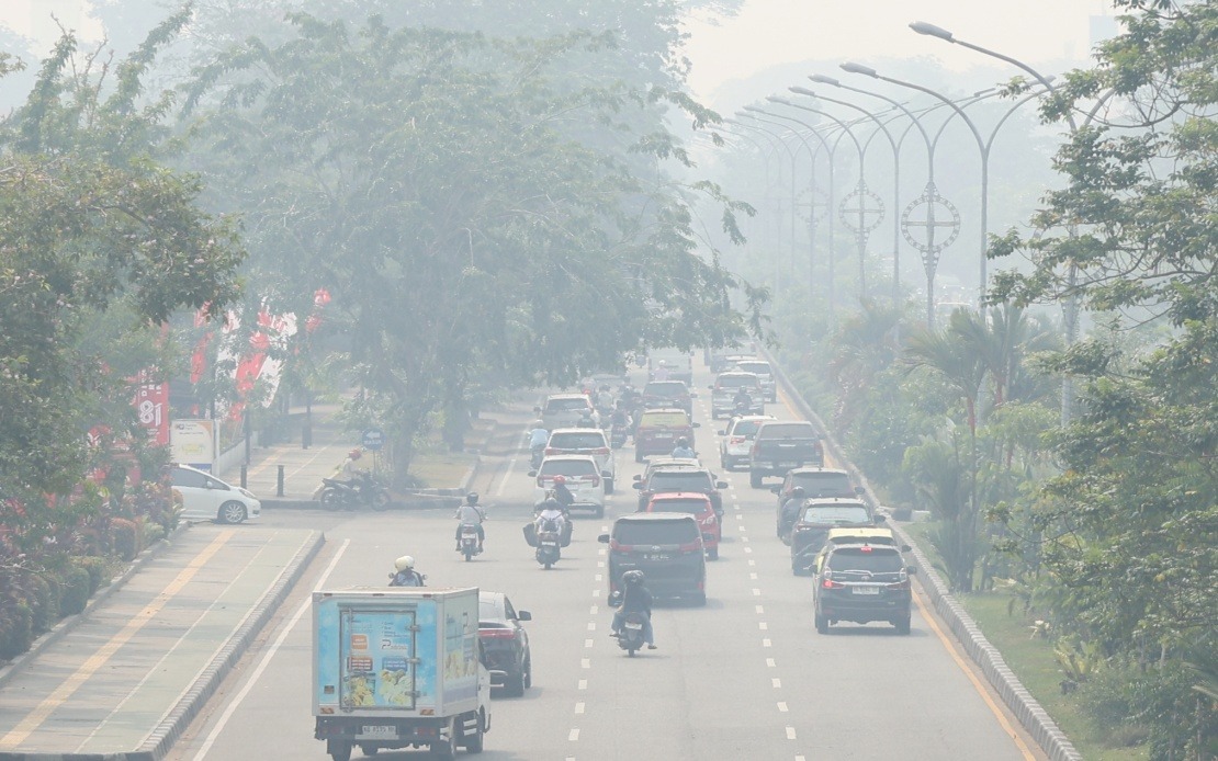 Indonesia's Air Pollution Reaches Critical Levels as Forest Fires Engulf Kalimantan and Sumatra