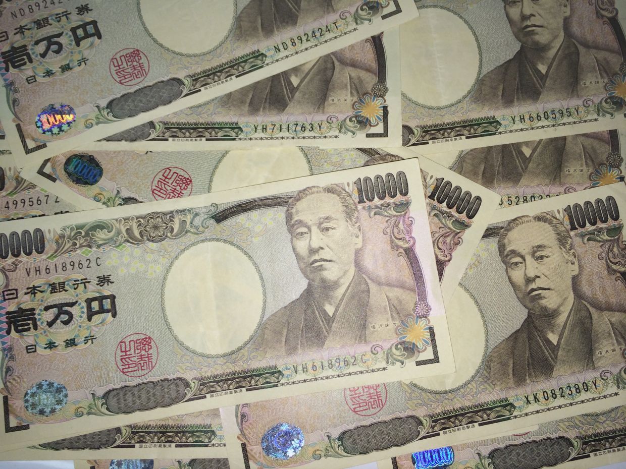 Japanese Yen Languishes Near 40-Year Low Despite Central Bank Rate Hike
