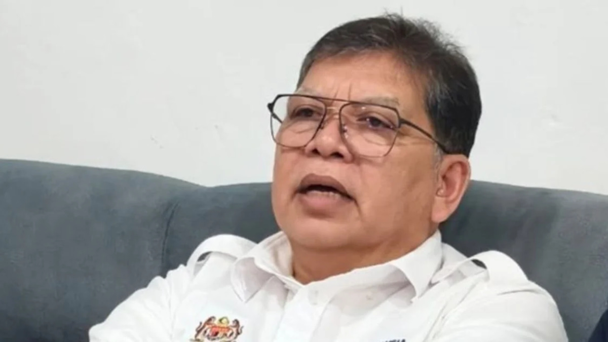 Hamzah Zainudin Reappointed as Opposition Leader Following PN Notification