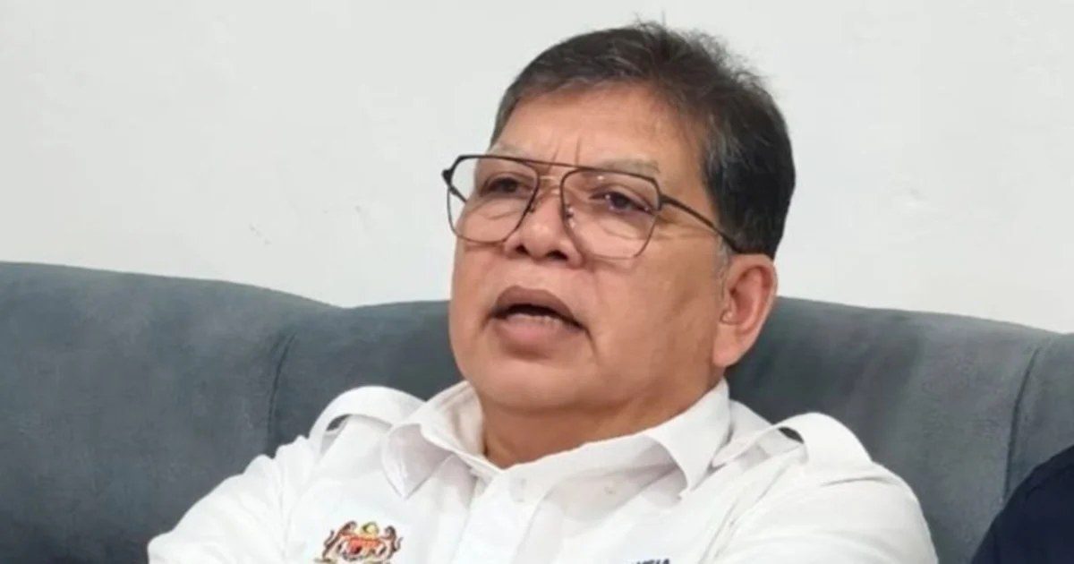 Hamzah Zainudin Reappointed as Opposition Leader Following PN Notification