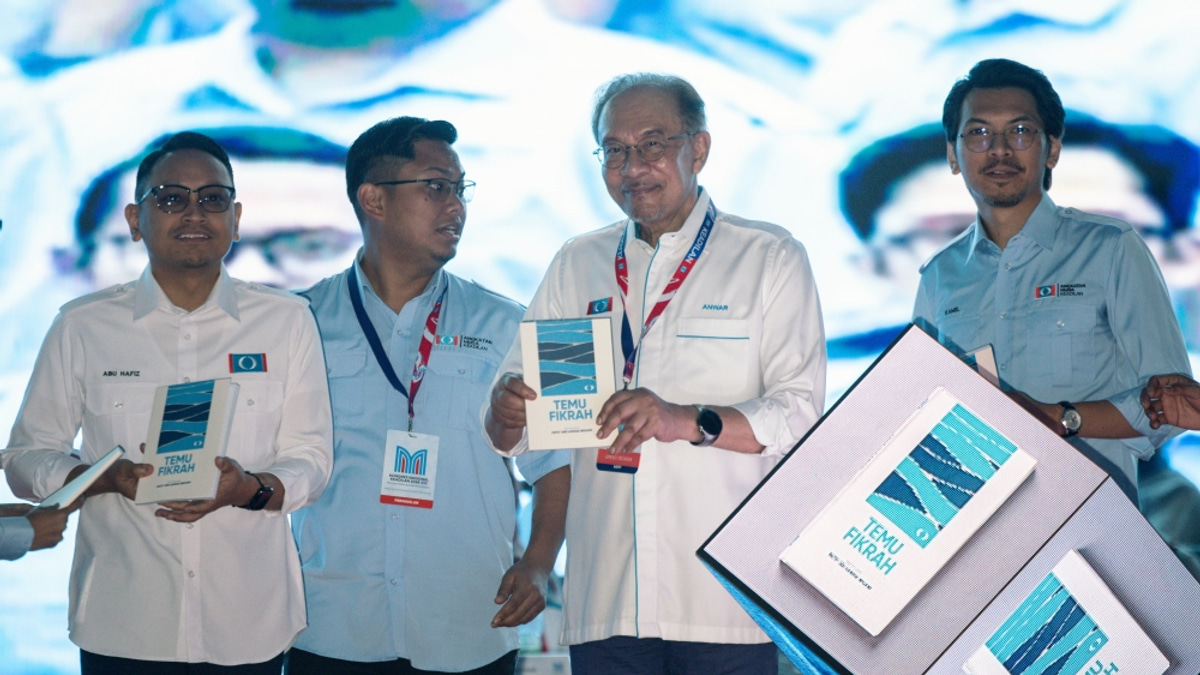 Anwar Unveils PKR Youth's Vision Document as Blueprint for Creative, Courageous Governance