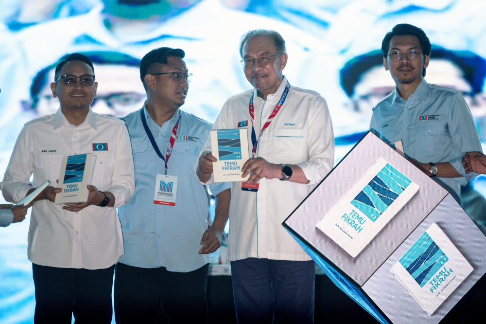 Anwar Unveils PKR Youth's Vision Document as Blueprint for Creative, Courageous Governance