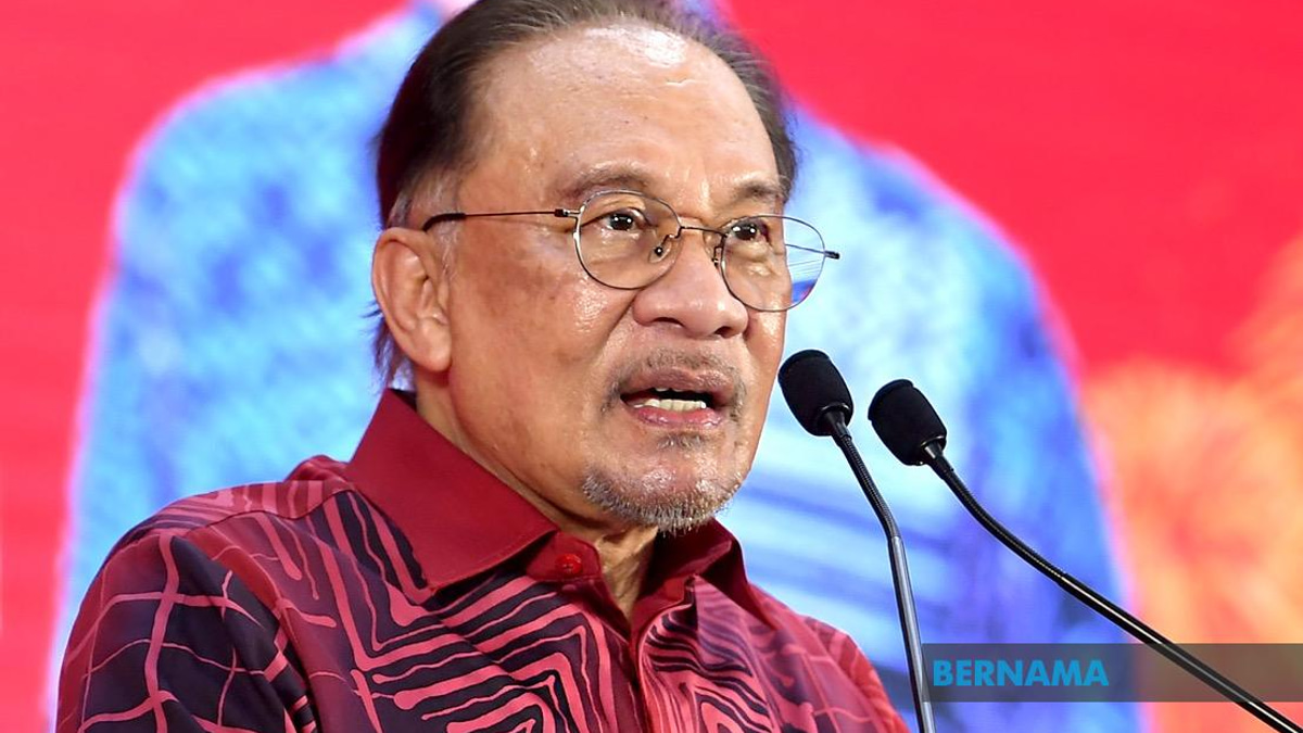 Anwar Maintains Lead as Most Favoured Leader, Survey Shows 52% Approval