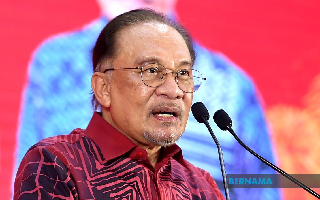 Anwar Maintains Lead as Most Favoured Leader, Survey Shows 52% Approval