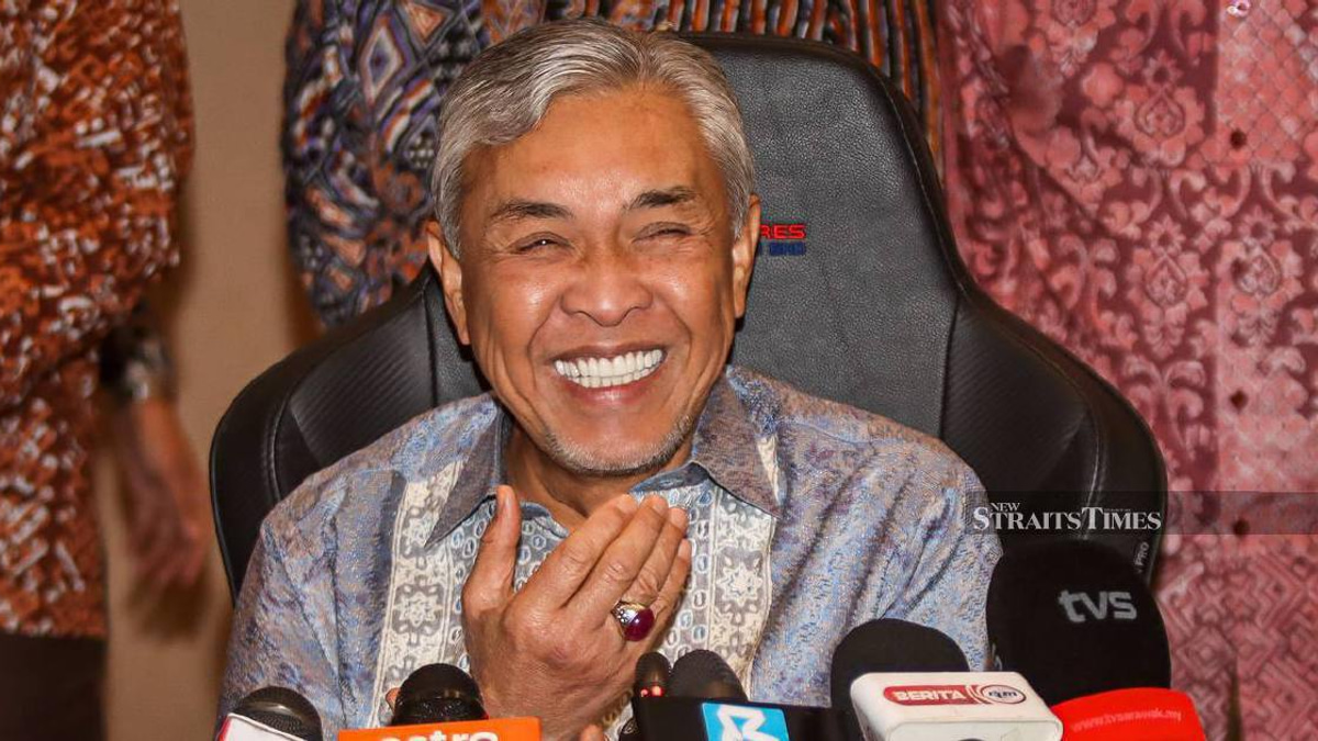 Zahid Responds to PM's Unity Message with Symbolic Pantun