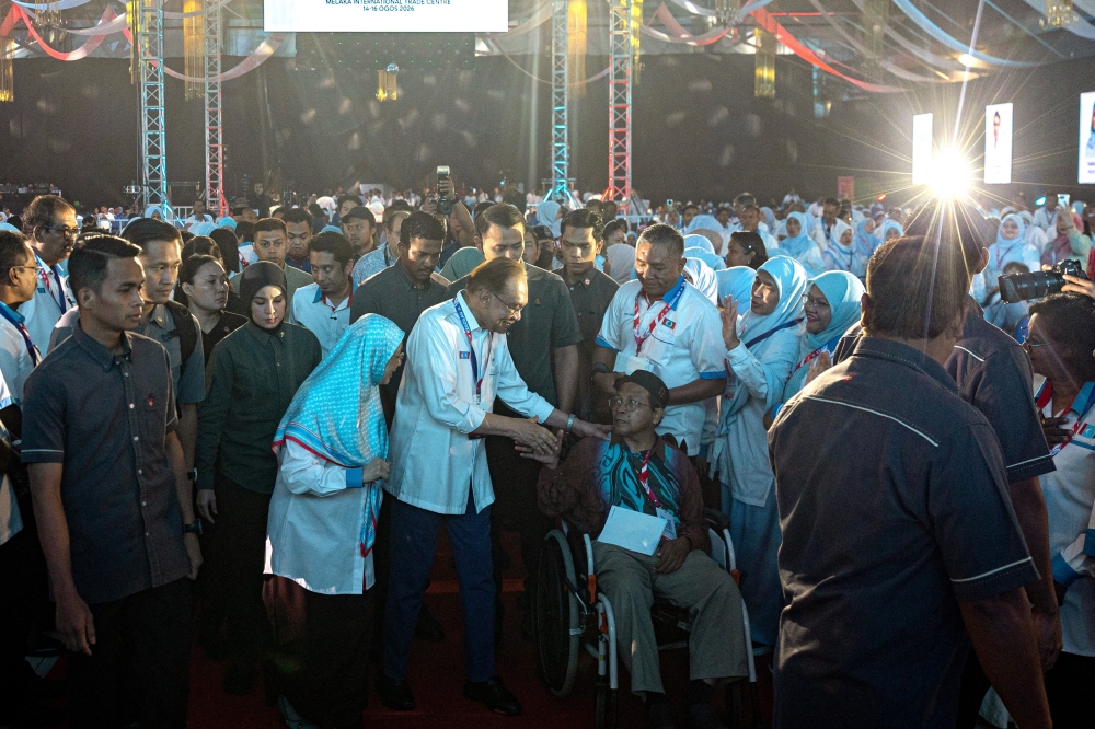 Anwar Ibrahim Calls for Pragmatic Approach to Umno, Urging Focus on Public Interest Over Emotion