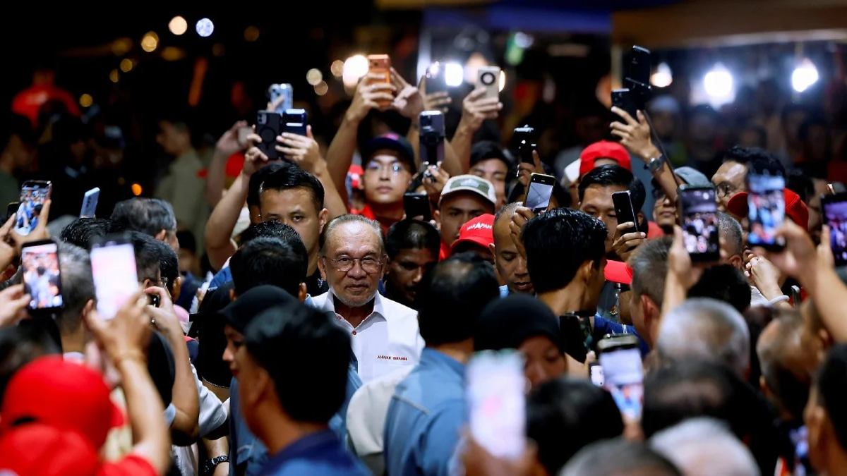 Anwar Declares End of Era of Plunder and Crony Politics