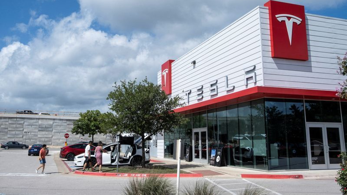 US Safety Board Opens Investigation into Fatal Tesla Crash in Texas; Family Sues