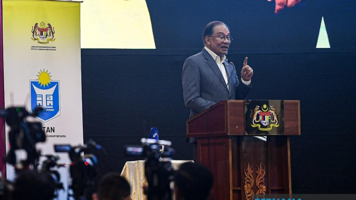 Anwar Acknowledges Criticism Over Stern Approach With Civil Servants
