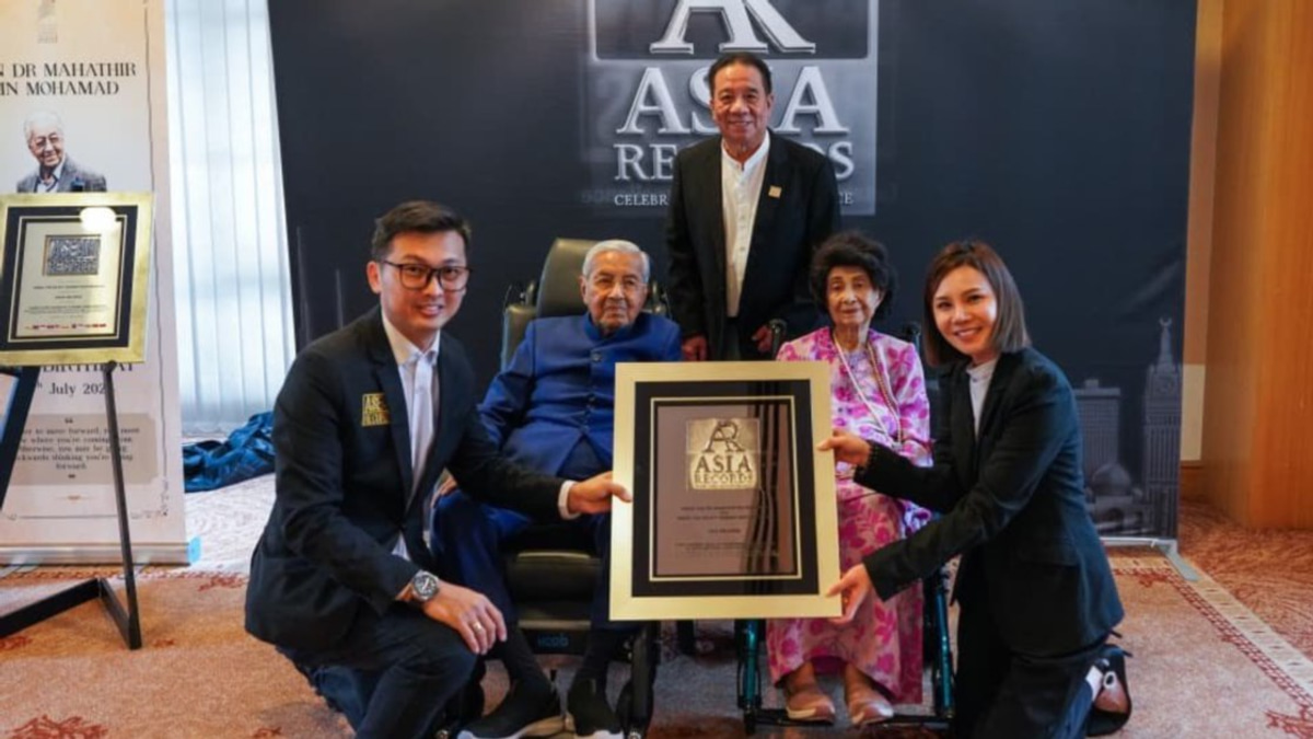 Mahathir and Siti Hasmah Achieve Historic Centenarian Milestone as Longest-Living Political Couple