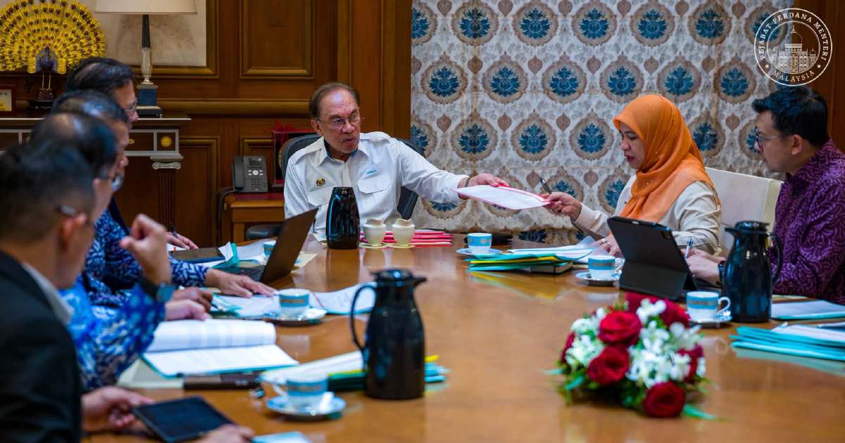 Anwar Pushes for Comprehensive Settlement of Felda Land and Housing Grievances