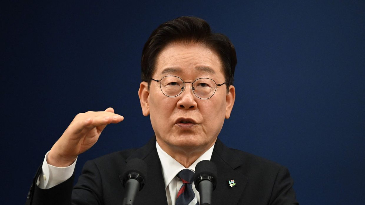 South Korea's President Lee Jae Myung Faces Historic Approval Slump as Ratings Fall Below 50%